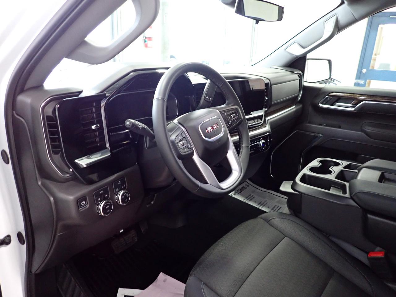 2025 GMC Sierra 1500 SLE 4WD Crew Cab Photo