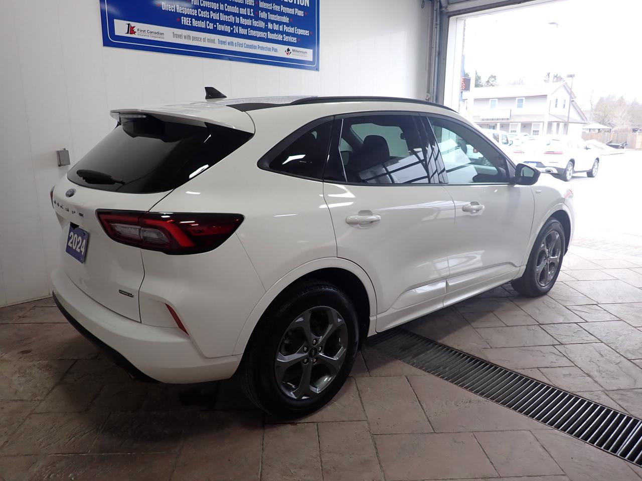 2024 Ford Escape ST-Line AWD *HYBRID* Photo