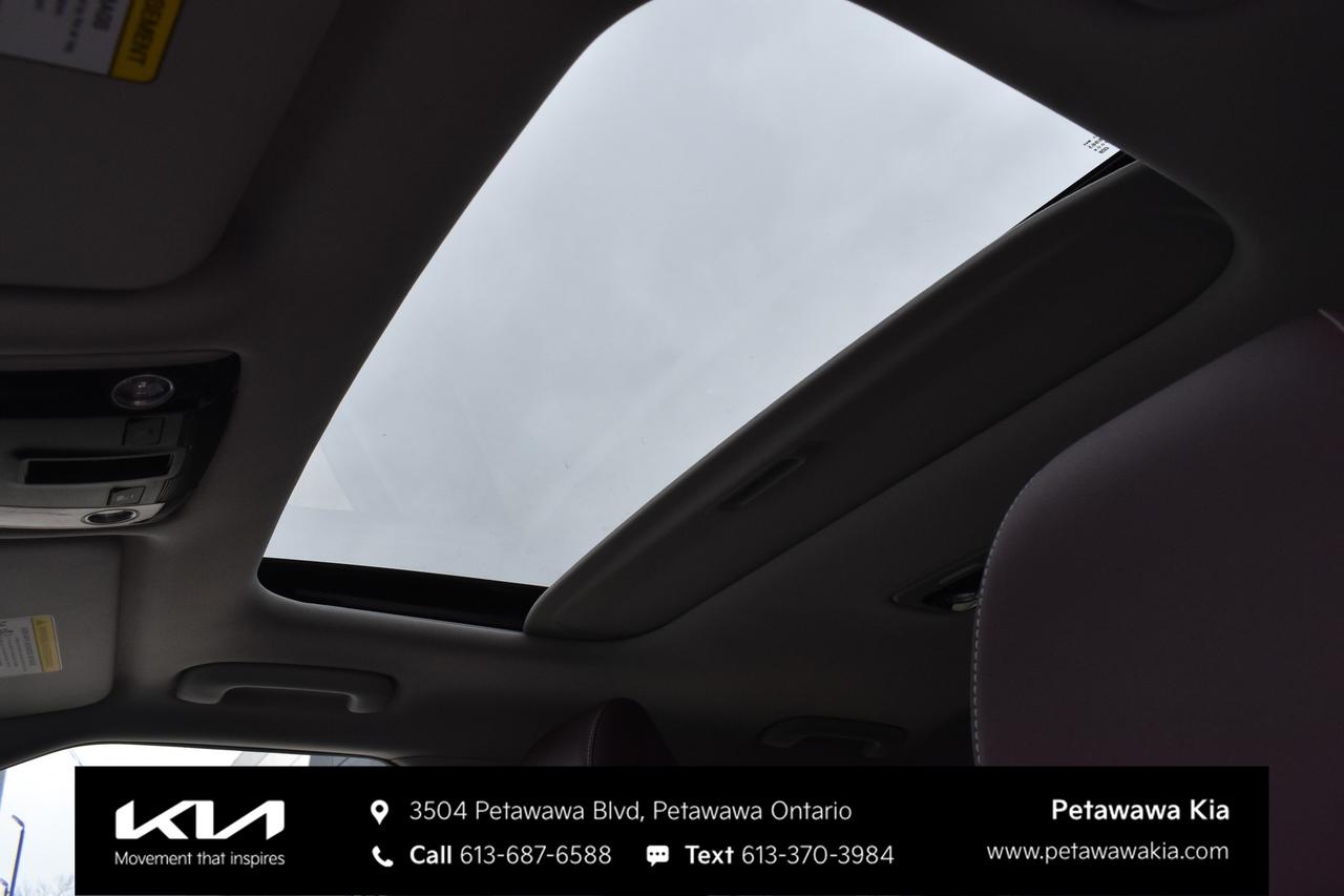 2022 Kia Seltos SX Turbo w/Burgundy Interior 4dr All-Wheel Drive Photo