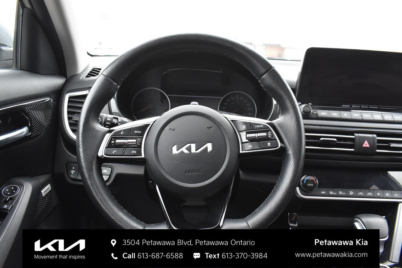 2022 Kia Seltos SX Turbo w/Burgundy Interior 4dr All-Wheel Drive Photo
