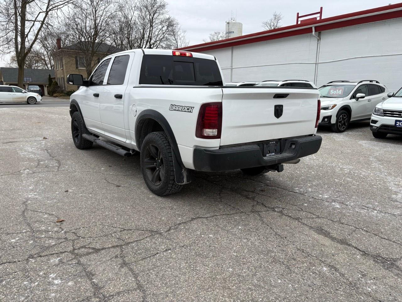 2021 RAM 1500 Classic WARLOCK 4X4 CREW CAB 5'7" BOX Photo2