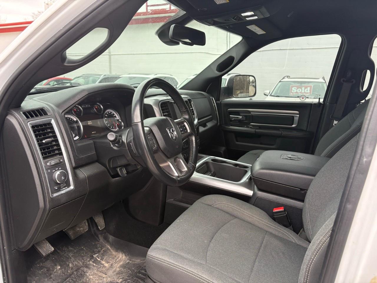 2021 RAM 1500 Classic WARLOCK 4X4 CREW CAB 5'7" BOX Photo