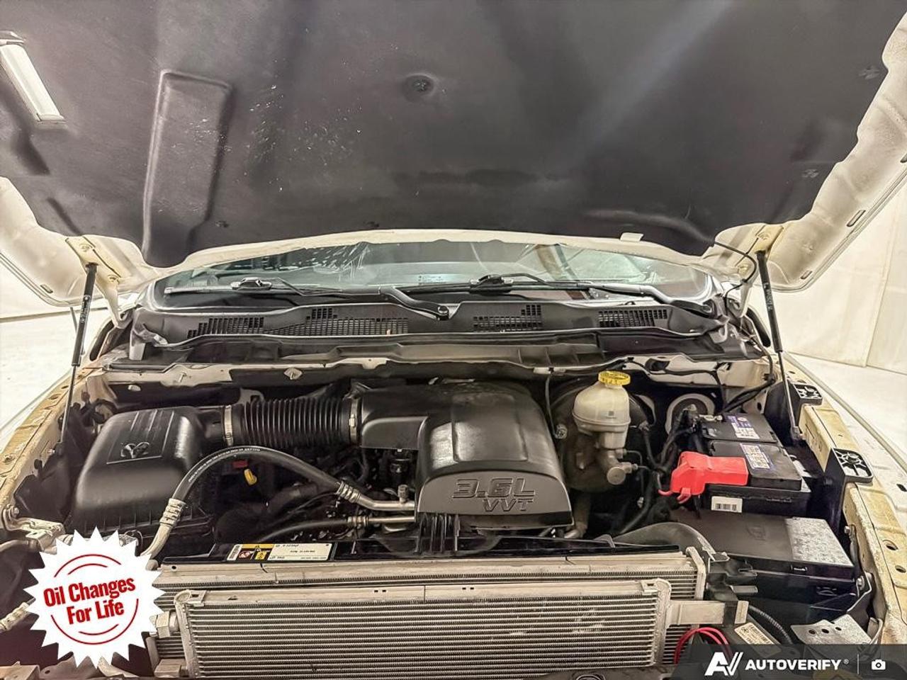 2021 RAM 1500 Classic WARLOCK 4X4 CREW CAB 5'7" BOX Photo