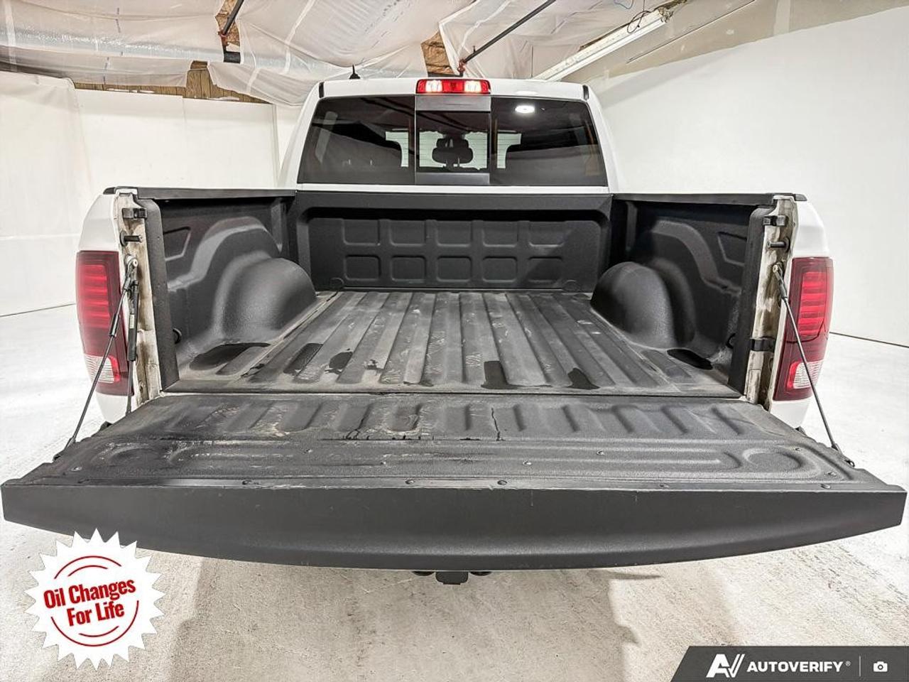 2021 RAM 1500 Classic WARLOCK 4X4 CREW CAB 5'7" BOX Photo