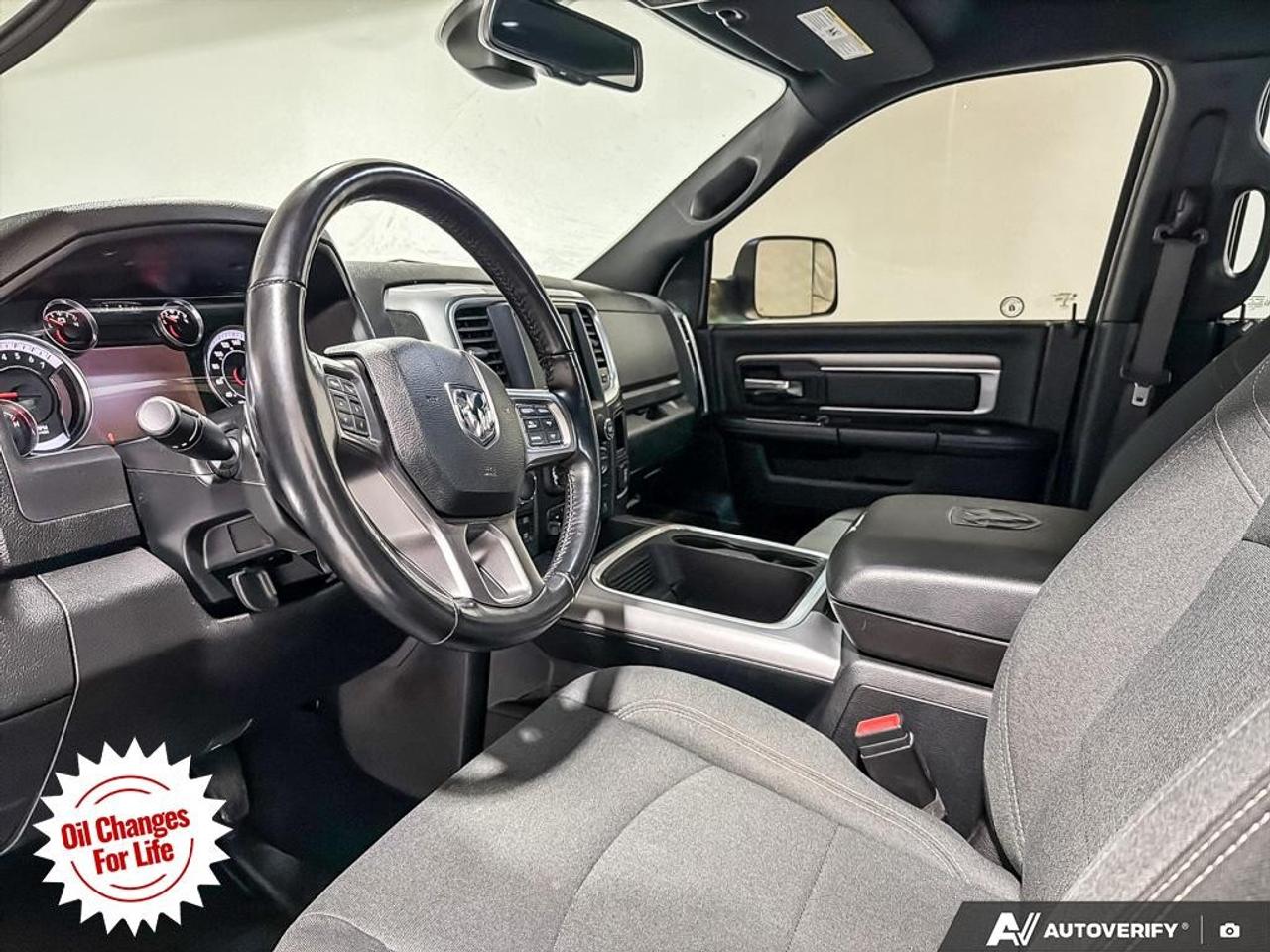 2021 RAM 1500 Classic WARLOCK 4X4 CREW CAB 5'7" BOX Photo