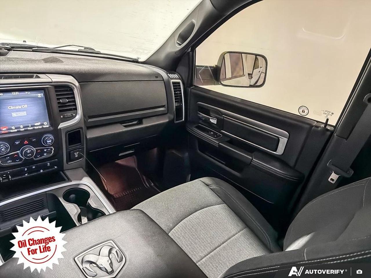 2021 RAM 1500 Classic WARLOCK 4X4 CREW CAB 5'7" BOX Photo