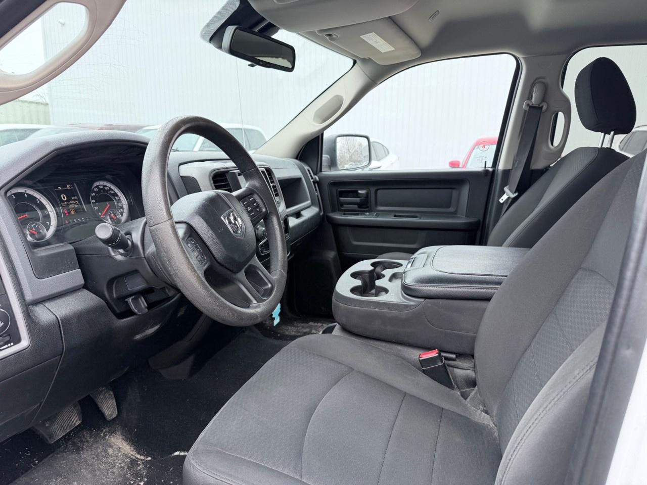2019 RAM 1500 Classic EXPRESS 4X4 CREW CAB 5'7" BOX Photo