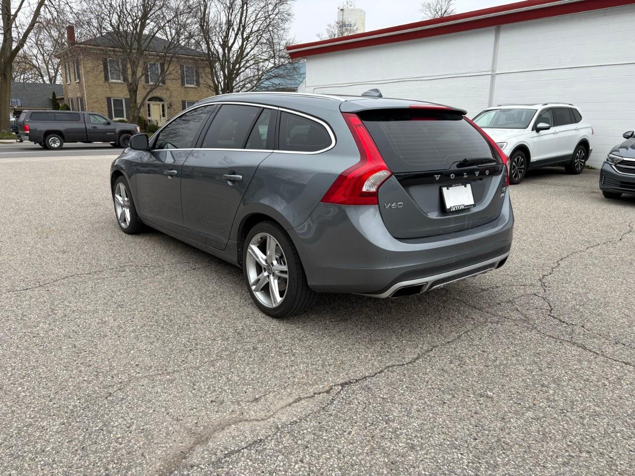 2017 Volvo V60 4dr Wgn T5 Special Edition Premier AWD Photo2