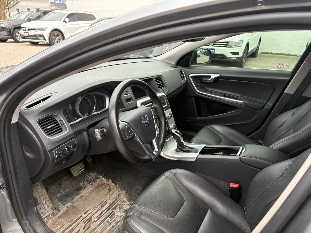2017 Volvo V60 4dr Wgn T5 Special Edition Premier AWD Photo