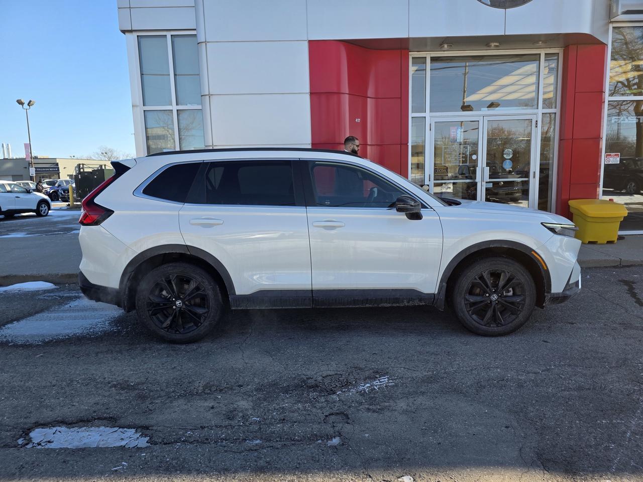 2025 Honda CR-V Hybrid Touring AWD | Bose Audio | Apple Car Play | Sunroof | Photo4