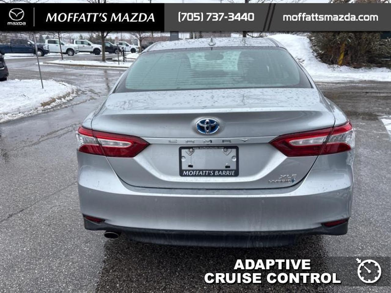 2019 Toyota Camry HYBRID XLE Photo3