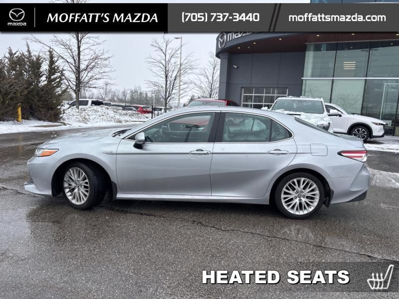 2019 Toyota Camry HYBRID XLE Photo