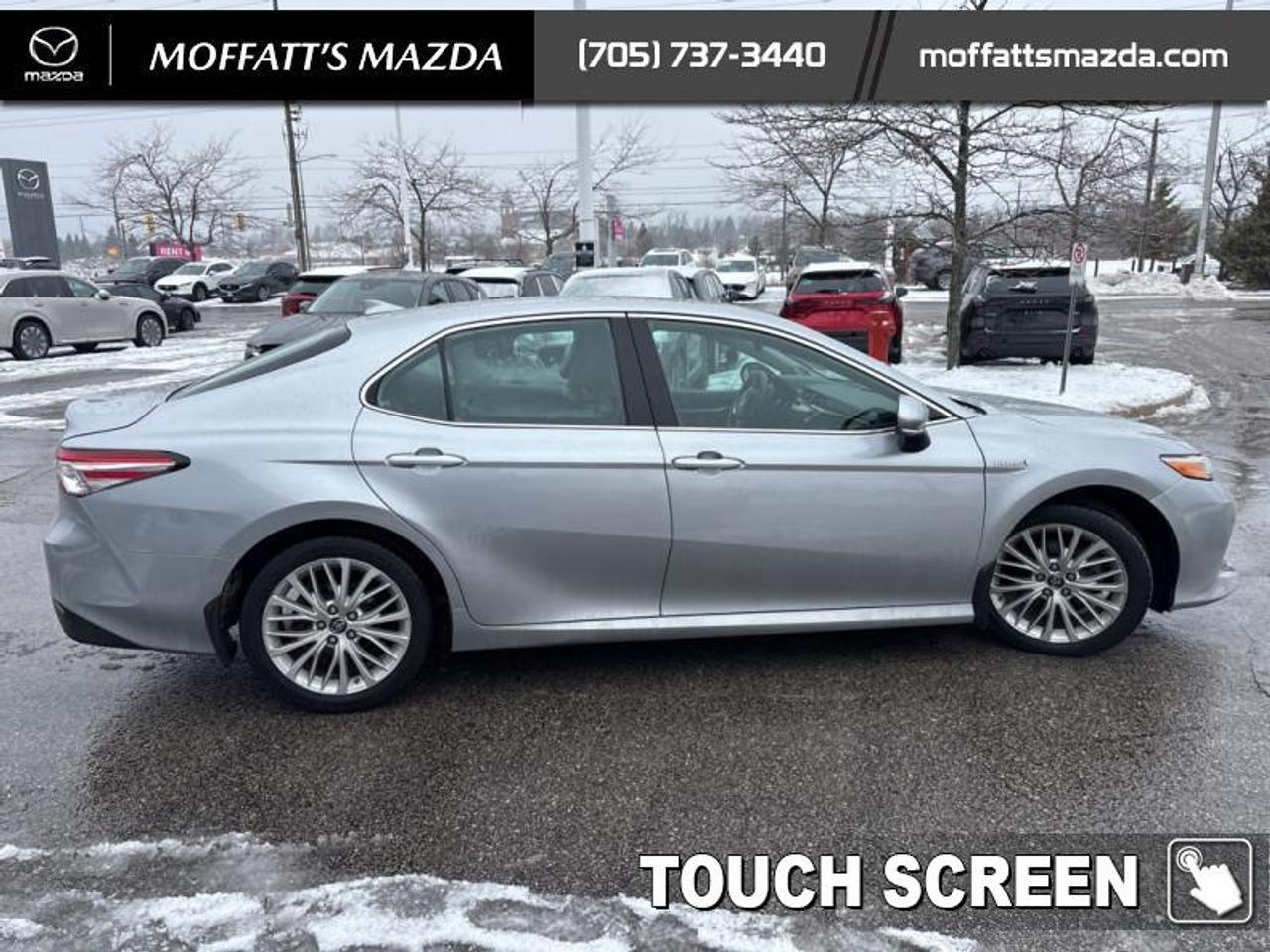 2019 Toyota Camry HYBRID XLE Photo