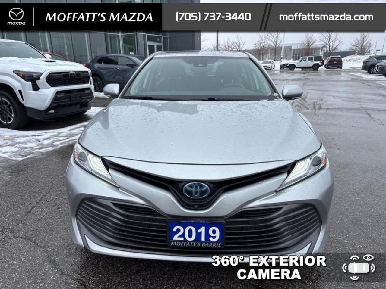 2019 Toyota Camry HYBRID XLE Photo