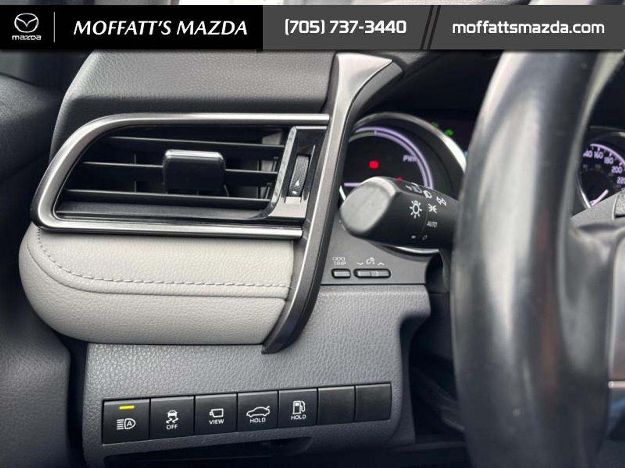 2019 Toyota Camry HYBRID XLE Photo