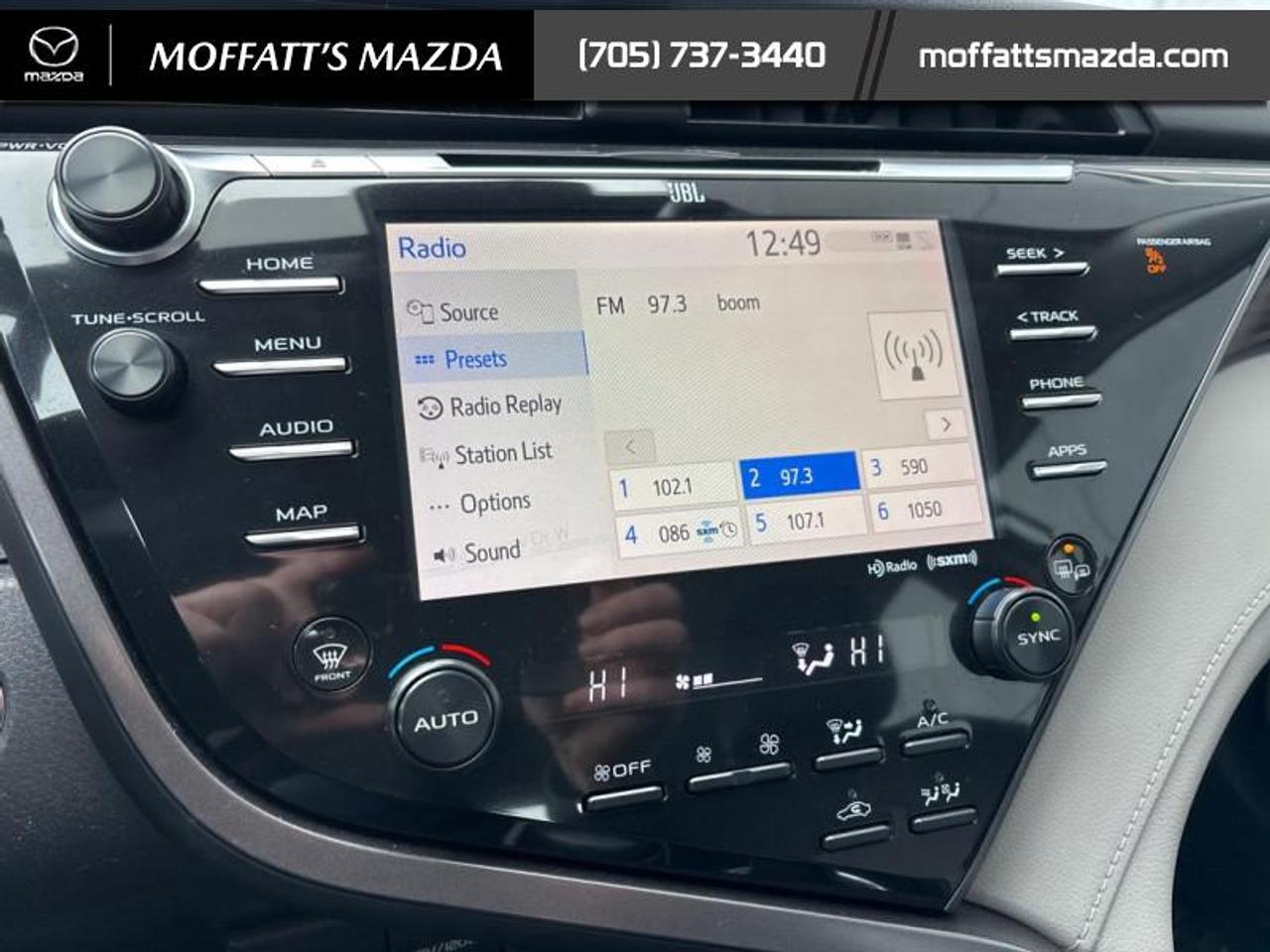 2019 Toyota Camry HYBRID XLE Photo