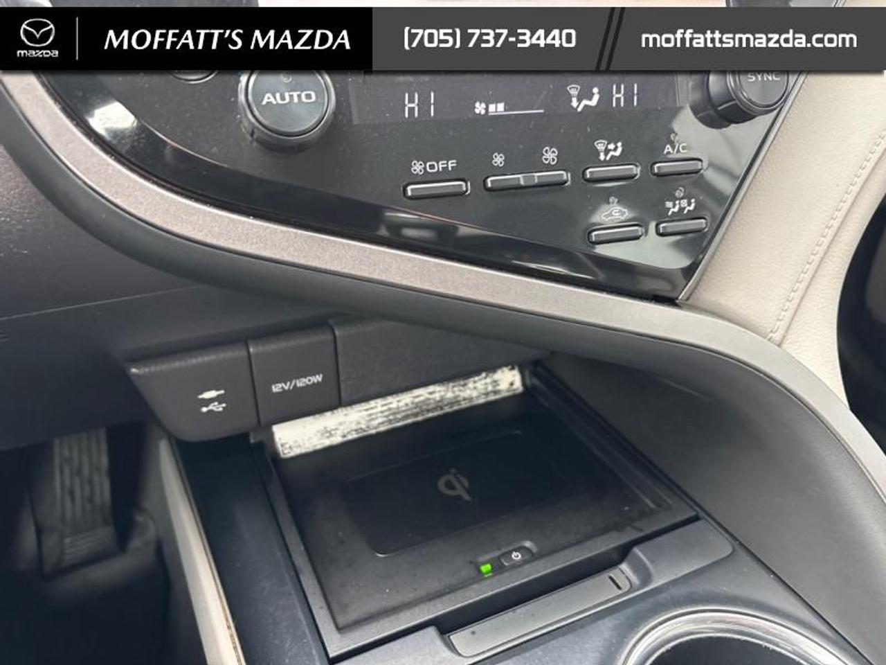 2019 Toyota Camry HYBRID XLE Photo