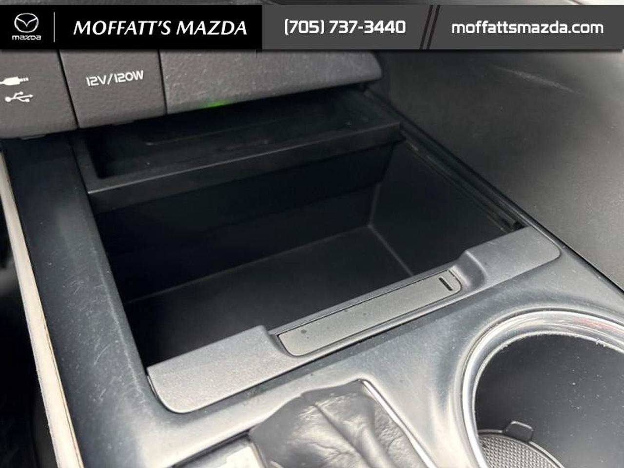 2019 Toyota Camry HYBRID XLE Photo