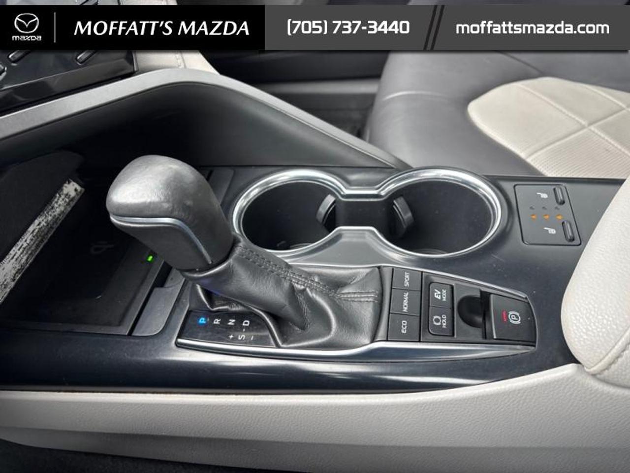 2019 Toyota Camry HYBRID XLE Photo