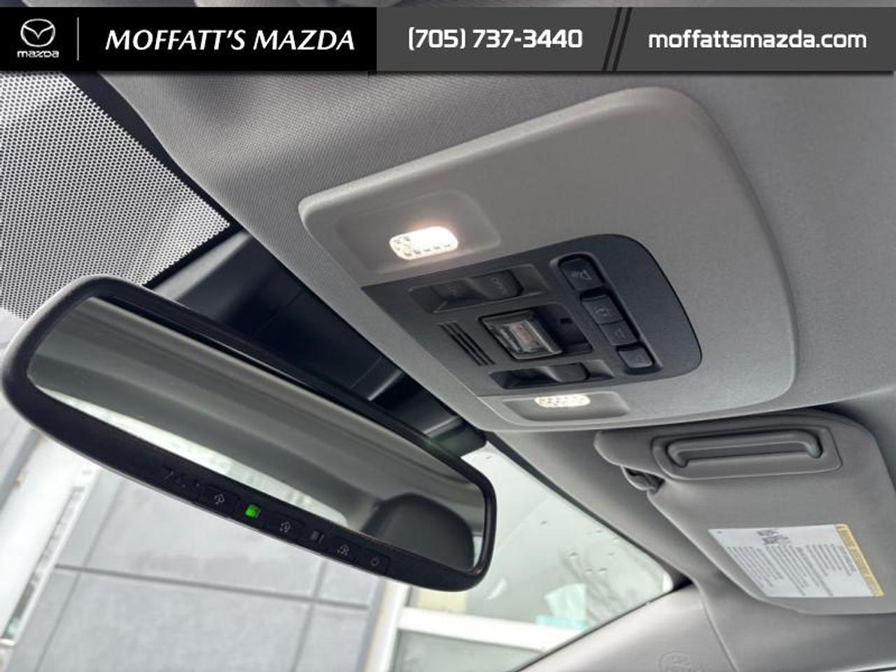 2019 Toyota Camry HYBRID XLE Photo