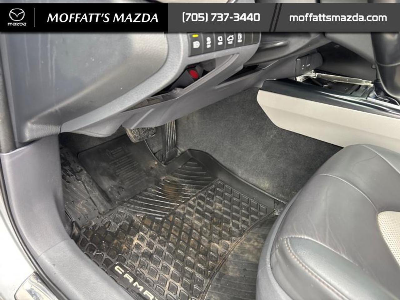 2019 Toyota Camry HYBRID XLE Photo