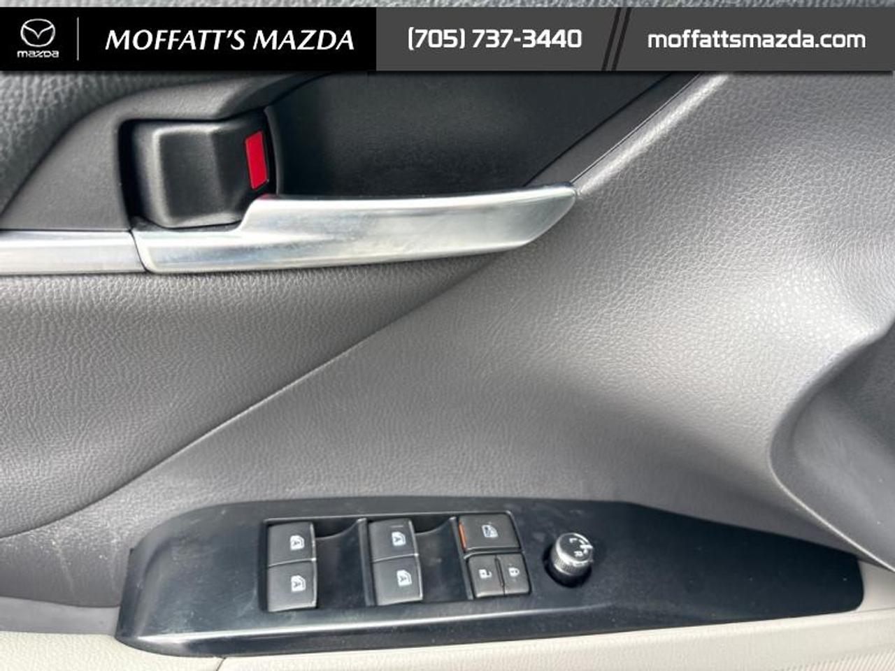 2019 Toyota Camry HYBRID XLE Photo