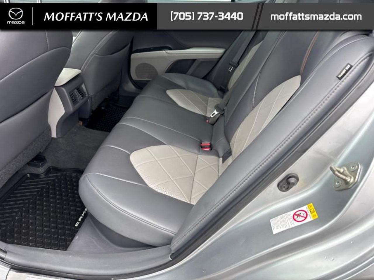 2019 Toyota Camry HYBRID XLE Photo