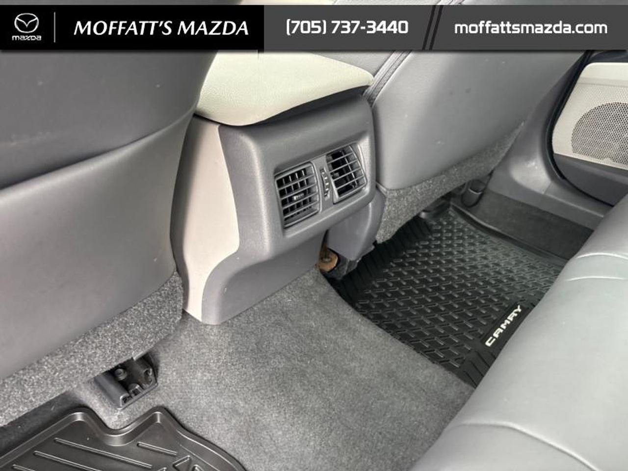 2019 Toyota Camry HYBRID XLE Photo