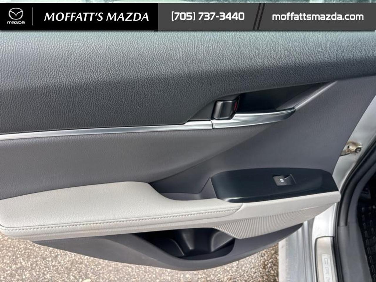 2019 Toyota Camry HYBRID XLE Photo