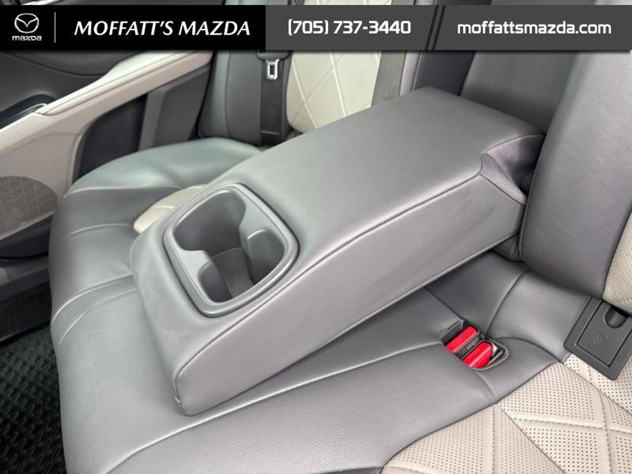 2019 Toyota Camry HYBRID XLE Photo