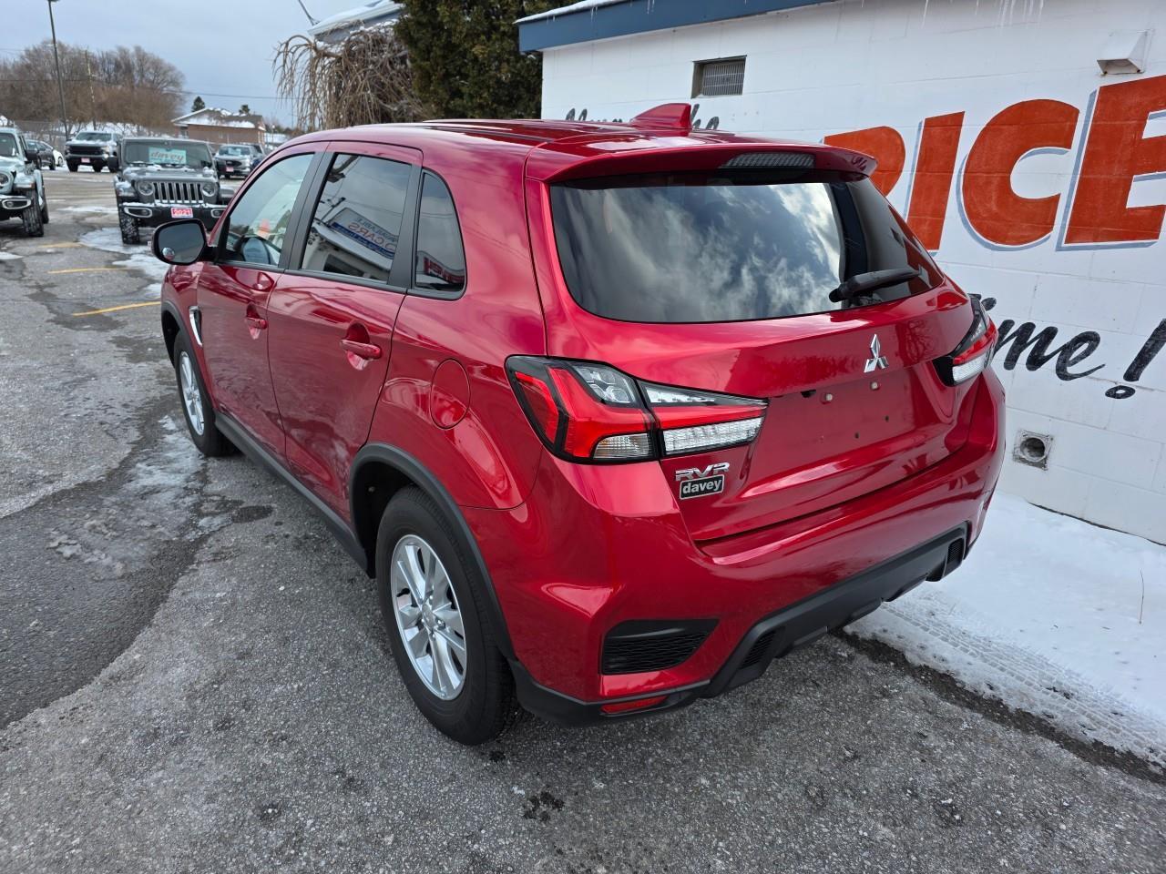 2023 Mitsubishi RVR SE 4dr Front-wheel Drive Photo