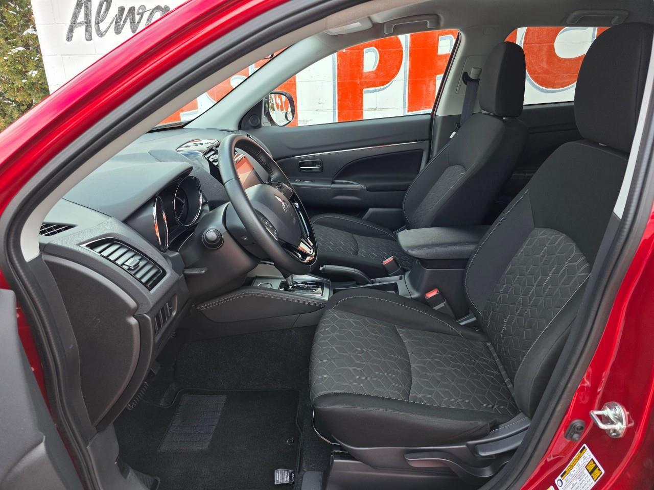 2023 Mitsubishi RVR SE 4dr Front-wheel Drive Photo