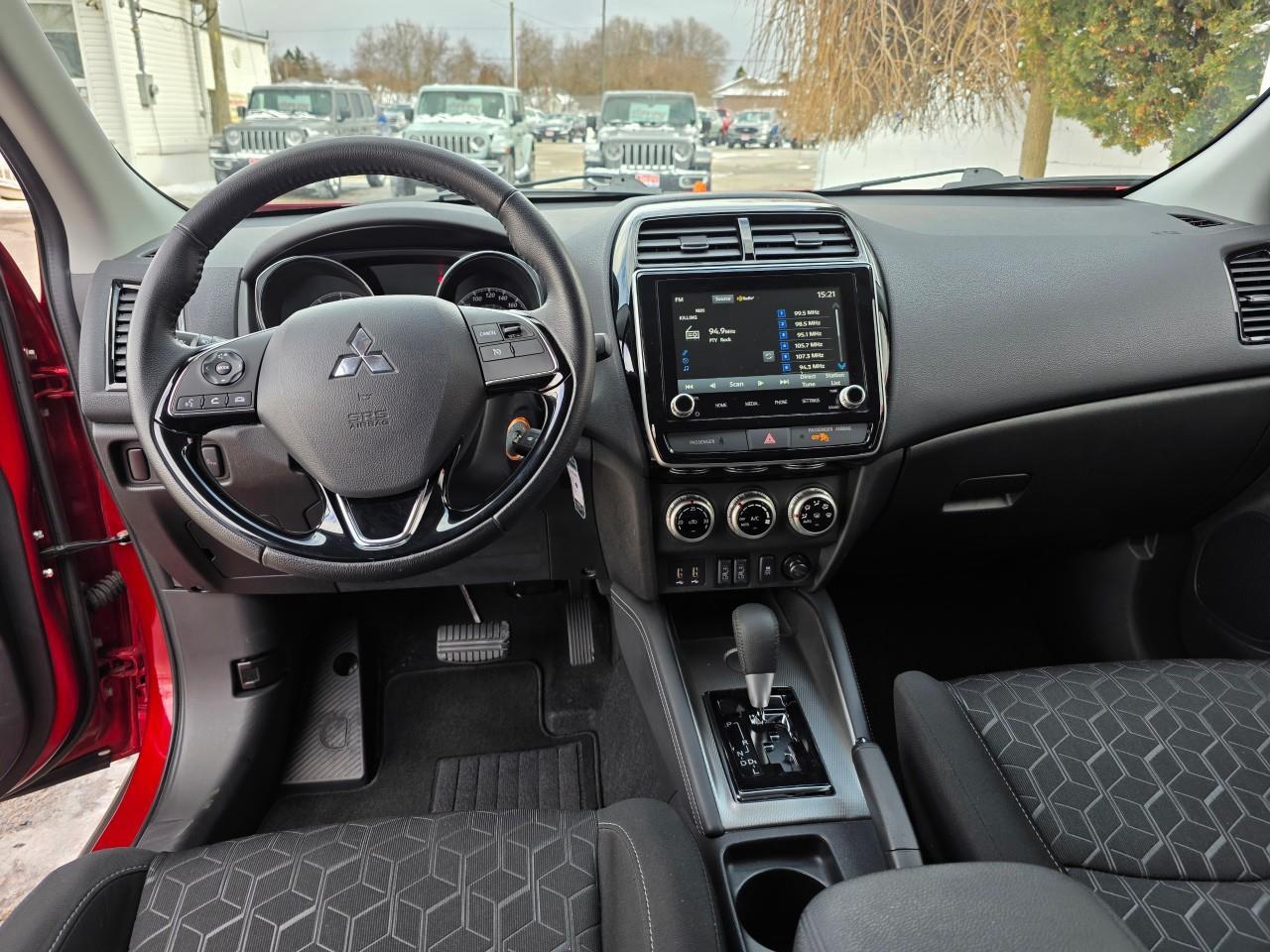 2023 Mitsubishi RVR SE 4dr Front-wheel Drive Photo