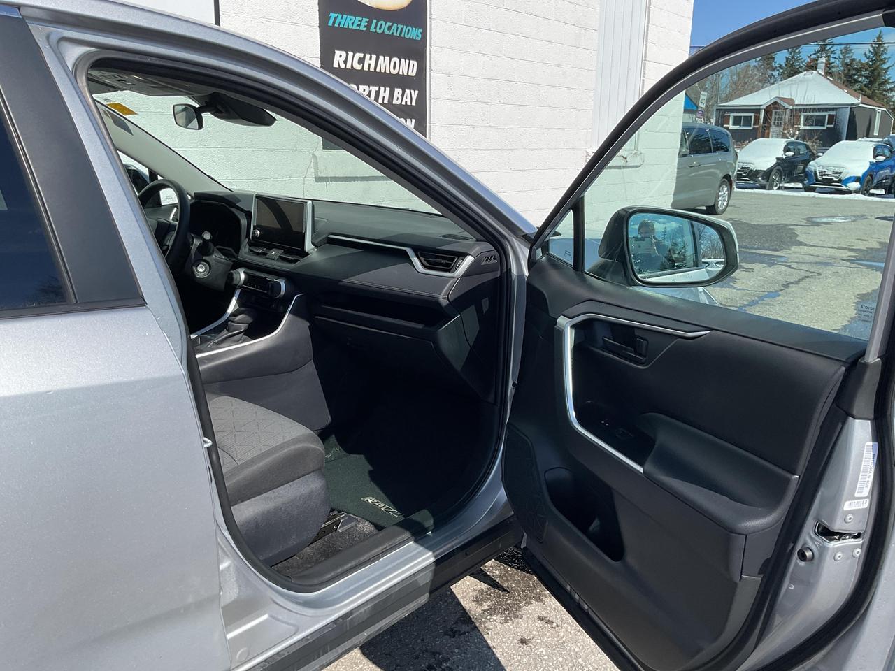 2025 Toyota RAV4 LE 4dr All-wheel Drive Photo