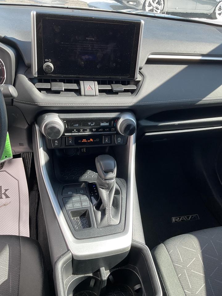 2025 Toyota RAV4 LE 4dr All-wheel Drive Photo