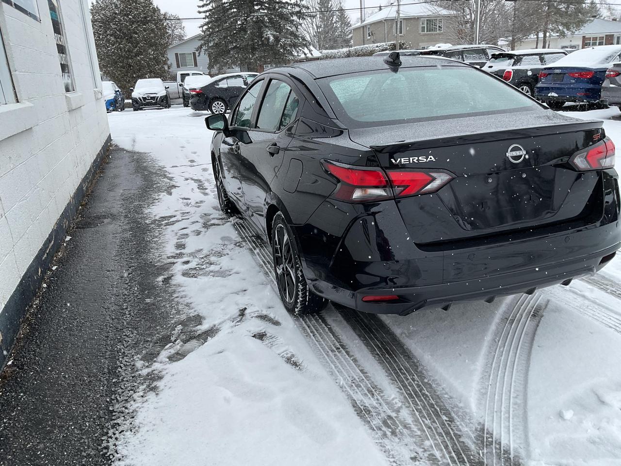 2024 Nissan Versa SR 4DR SEDAN Photo4