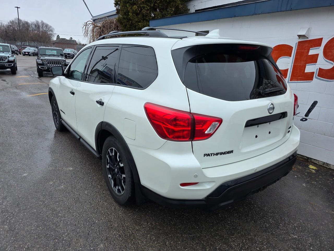 2020 Nissan Pathfinder SL Premium (CVT) (EOP 3/31/20) 4dr 4x4 Photo