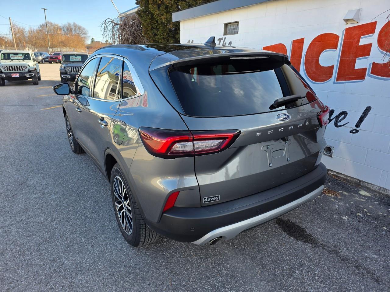 2025 Ford Escape PHEV 4dr Front-Wheel Drive Photo