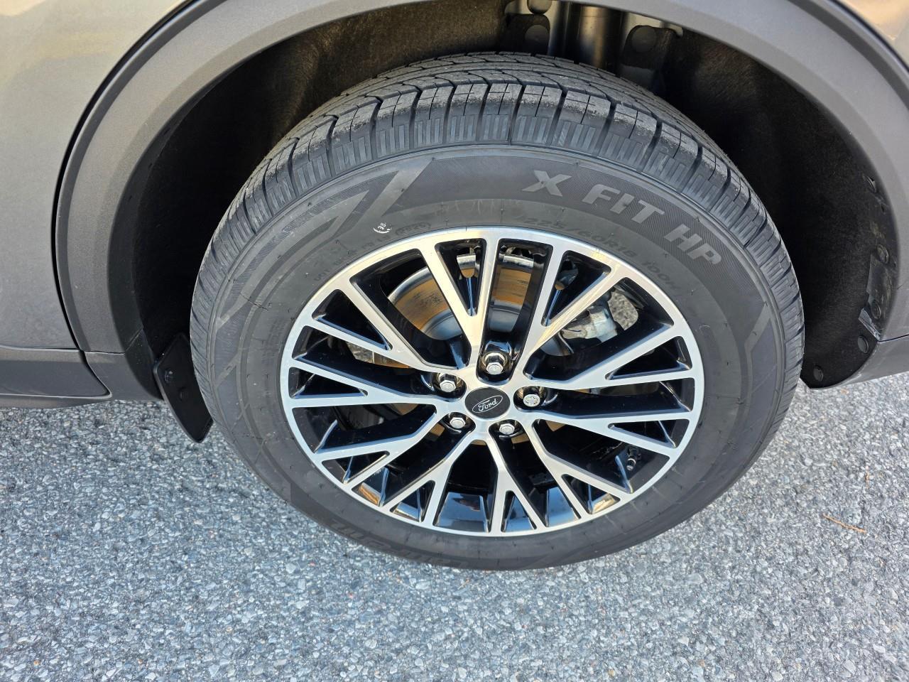 2025 Ford Escape PHEV 4dr Front-Wheel Drive Photo