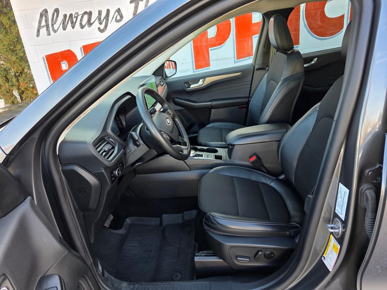 2025 Ford Escape PHEV 4dr Front-Wheel Drive Photo