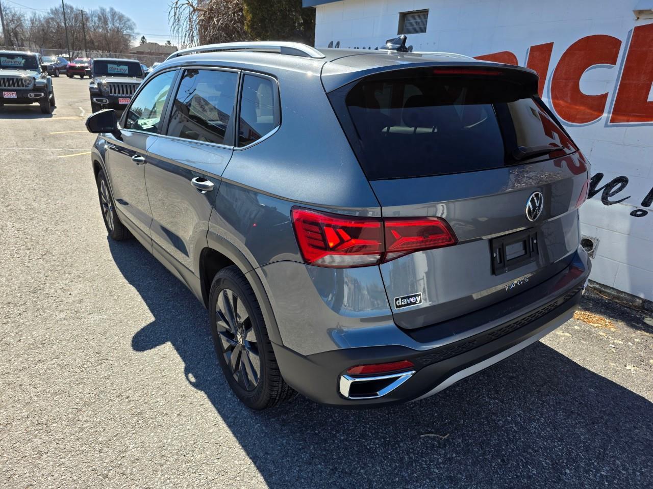 2024 Volkswagen Taos Comfortline 4dr Front-Wheel Drive Photo