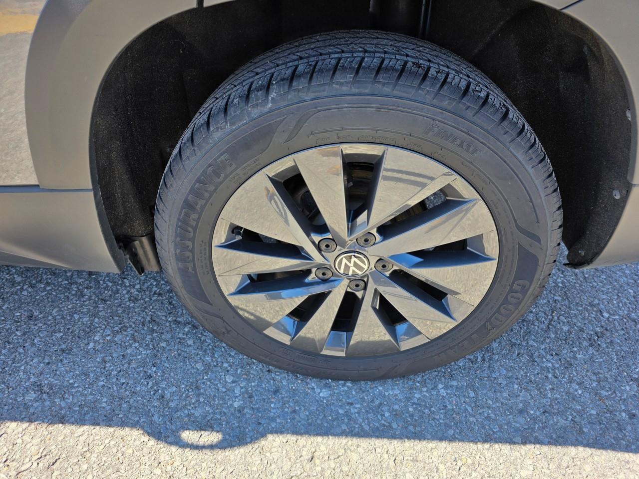 2024 Volkswagen Taos Comfortline 4dr Front-Wheel Drive Photo