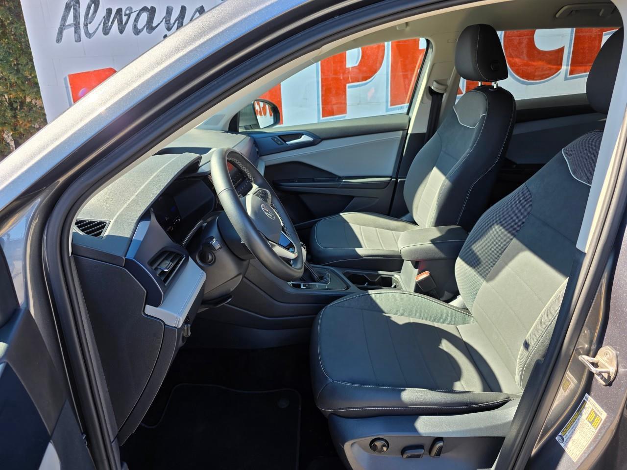 2024 Volkswagen Taos Comfortline 4dr Front-Wheel Drive Photo