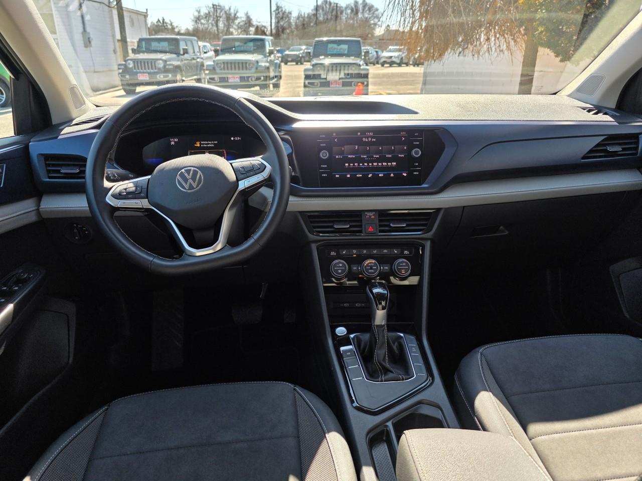 2024 Volkswagen Taos Comfortline 4dr Front-Wheel Drive Photo