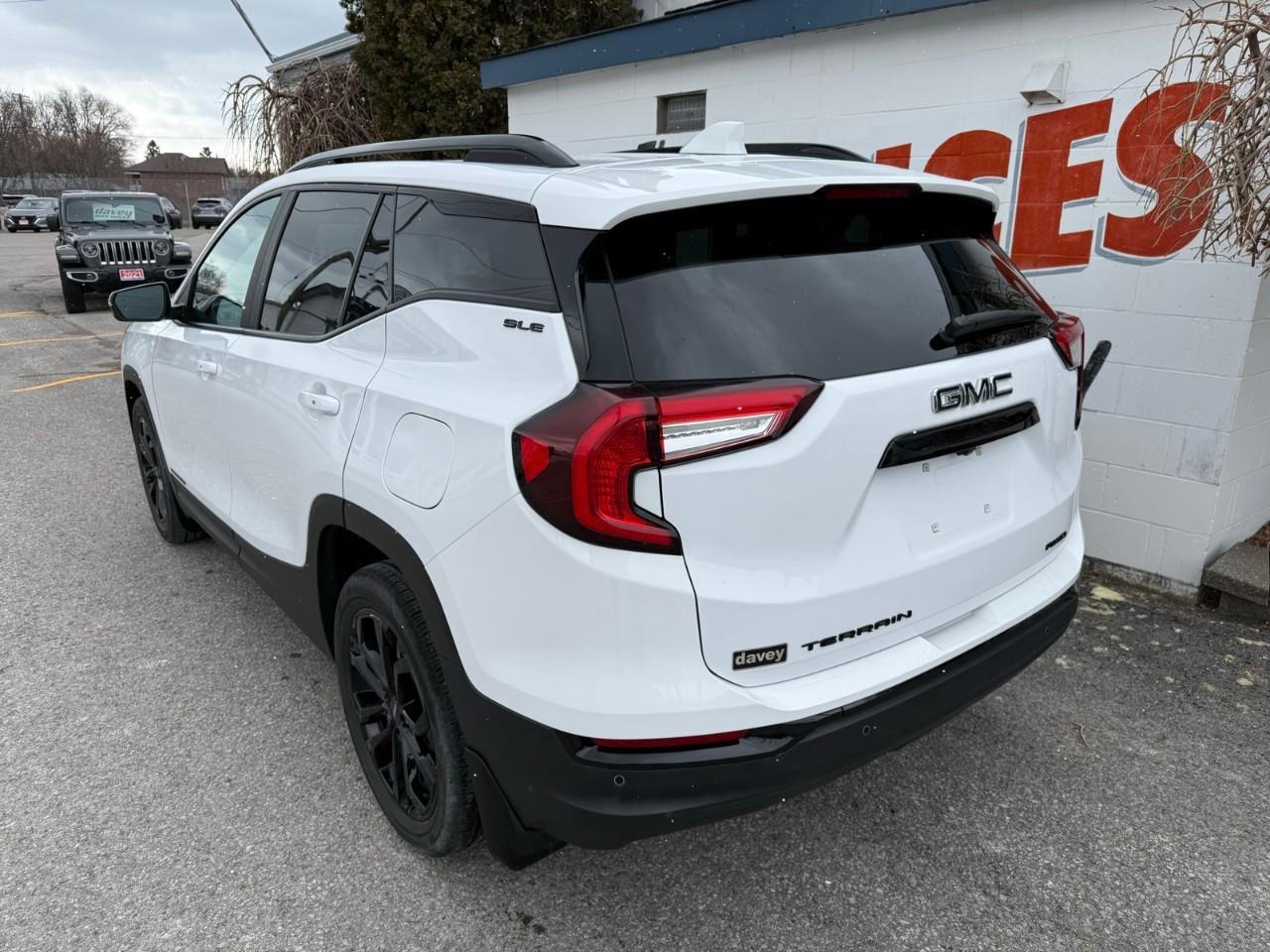 2022 GMC Terrain SLE All-wheel Drive Photo4