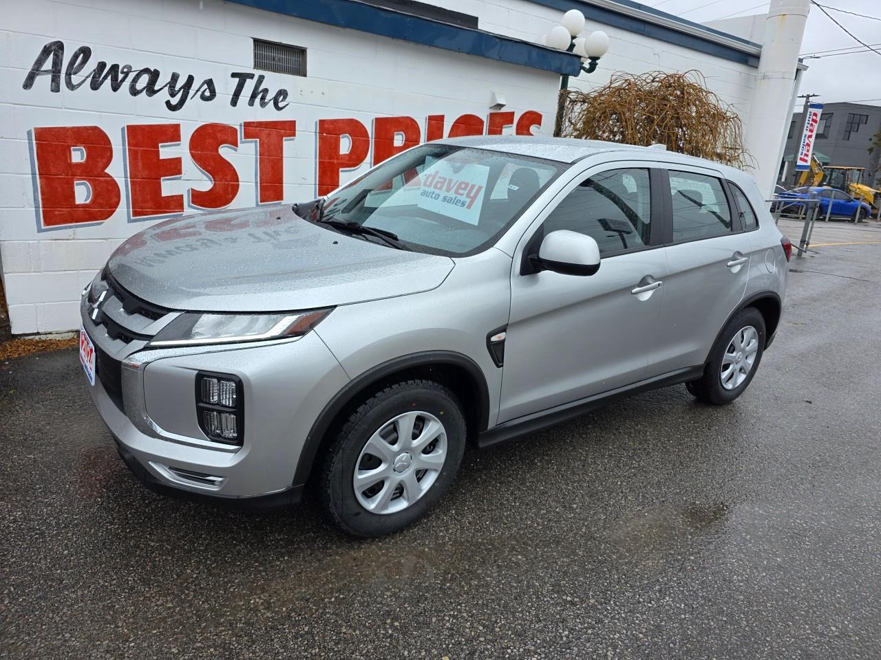 2024 Mitsubishi RVR ES 4dr AWC Photo3