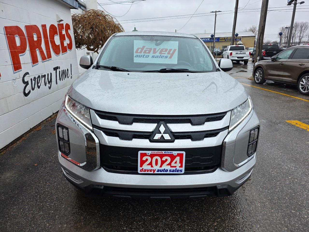 2024 Mitsubishi RVR ES 4dr AWC Photo5