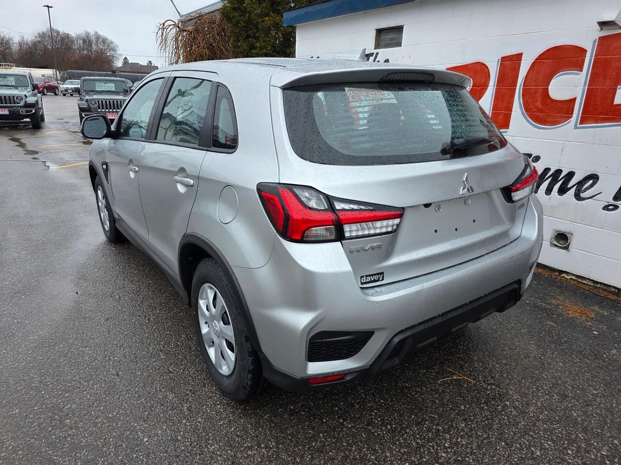 2024 Mitsubishi RVR ES 4dr AWC Photo