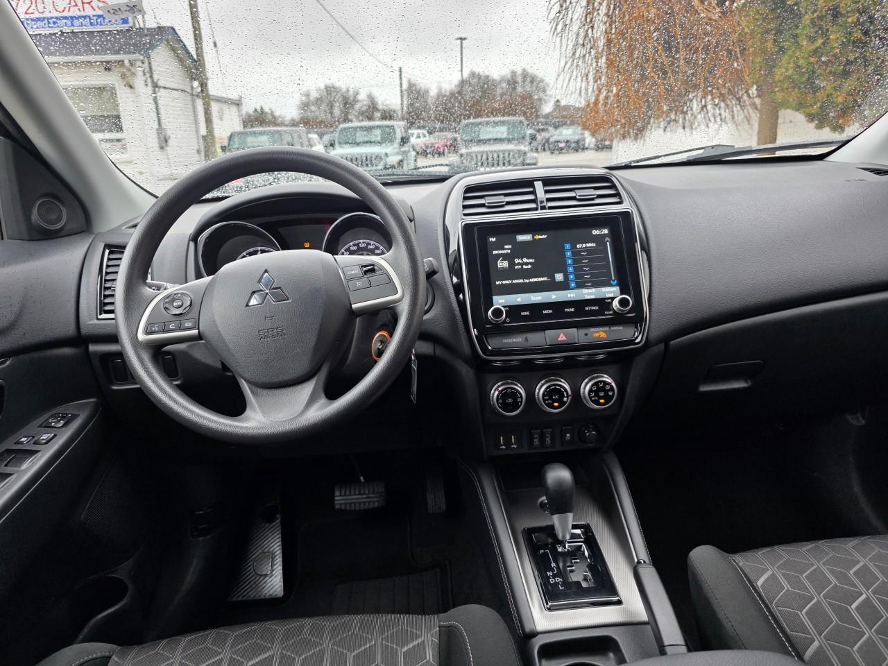 2024 Mitsubishi RVR ES 4dr AWC Photo