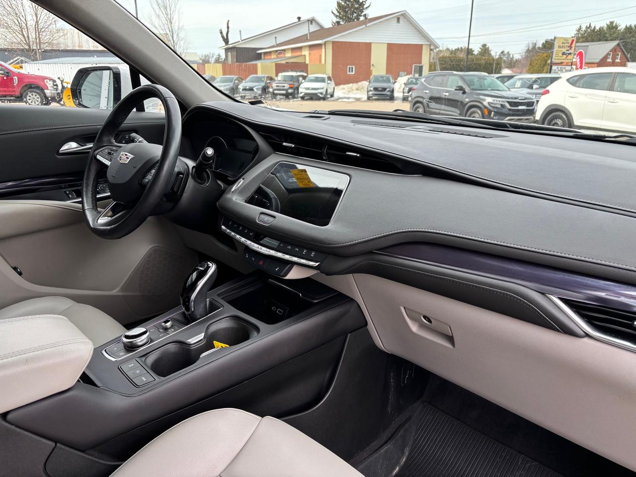 2023 Cadillac XT4 Luxury 4dr All-Wheel Drive Photo